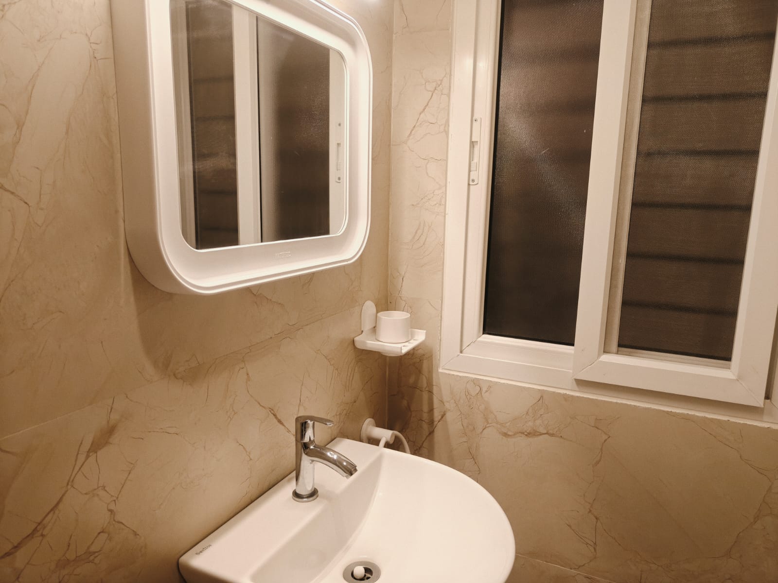 Standard Double Room wash basin and mirror